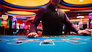 Antarmuka aplikasi mobile alexaslot menampilkan halaman login dan akses ke Liga 1, live dealer, dan slot games